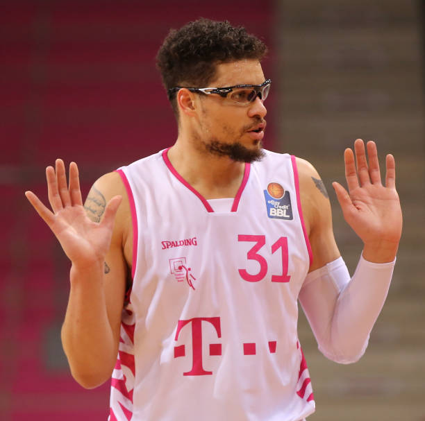 多余的持球 多余的持球