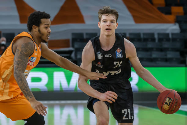 也展示了他 也展示了他